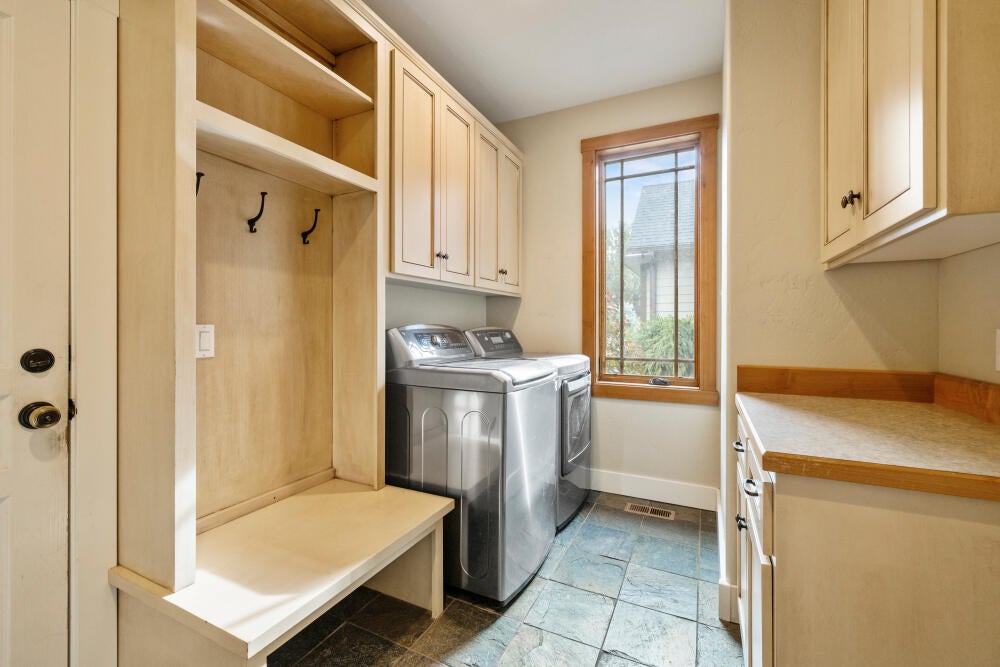 20251106151832735417000000-o