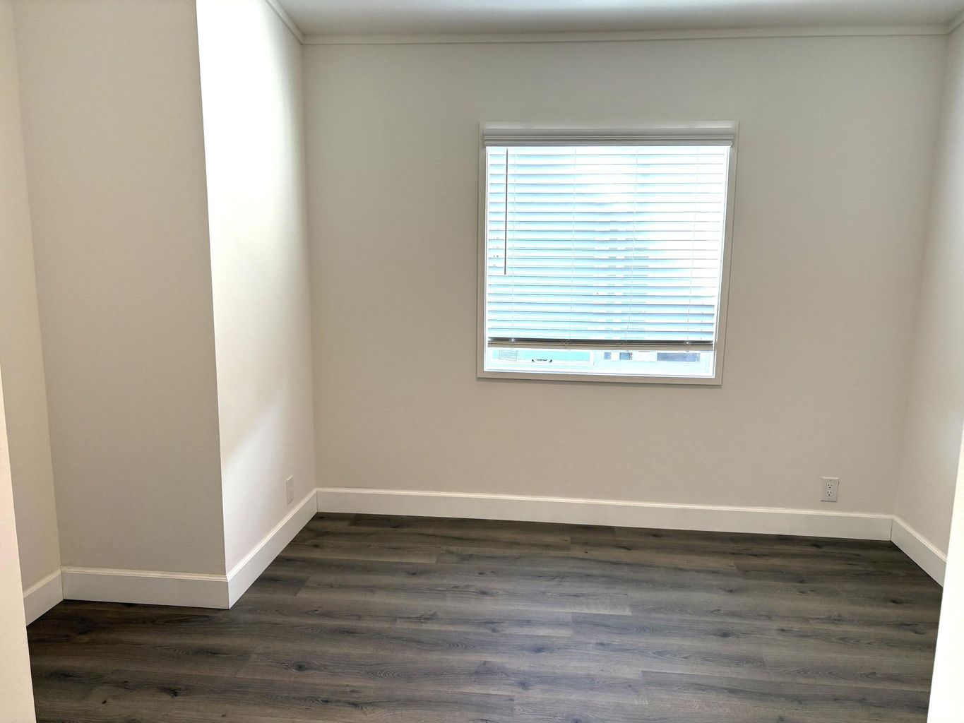  Office, hobby room??? So many possibilities. 