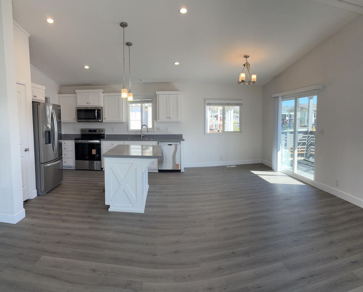  Nice slider to covered Trex deck area. 